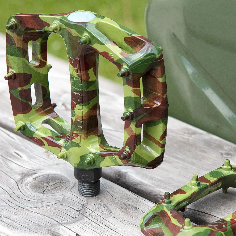 V6-Camo-lifestyle_1800x1800